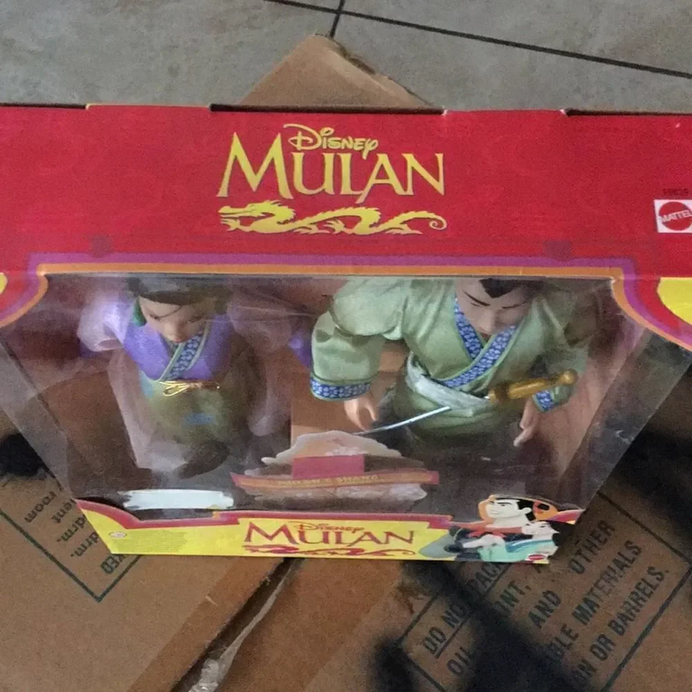 1997 Walt Disney’s Mulan & Li Shang Barbie Doll Hearts of Honor Gift Set Mattel